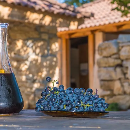 Bed & Breakfast Agroturizam Duvancic - Konoba Dida Marka Drnis